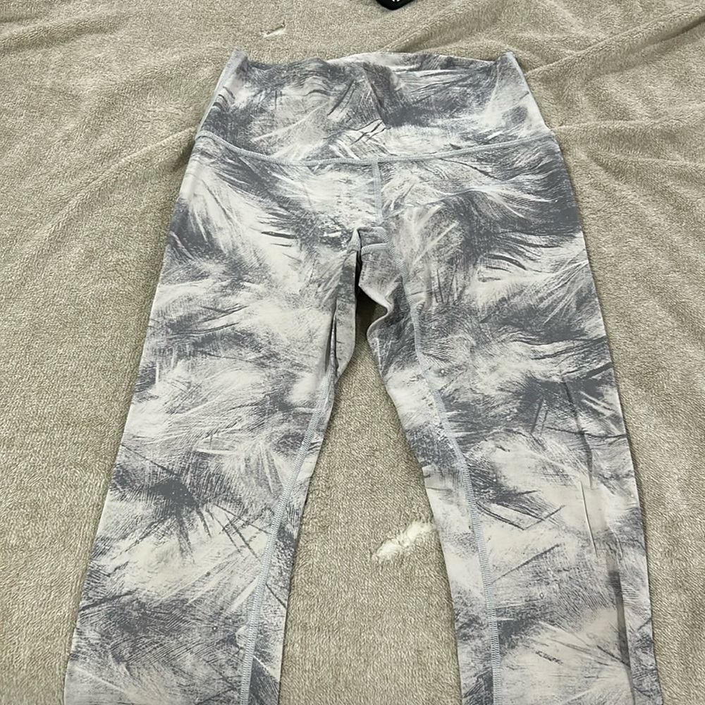Size 6 lululemon leggings 25 inch
